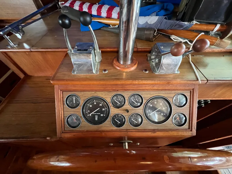 Slide: The Image of Grand Banks 36 Classic 1983 - 31