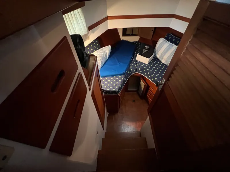 Slide: The Image of Grand Banks 36 Classic 1983 - 35