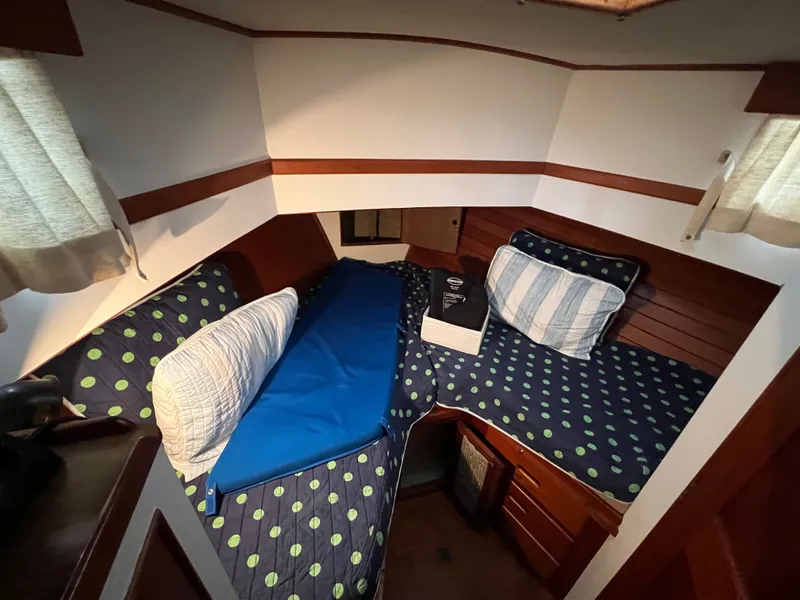 Slide: The Image of Grand Banks 36 Classic 1983 - 37