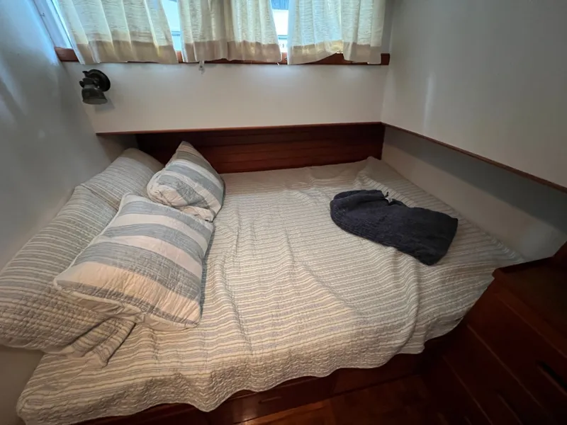 Slide: The Image of Grand Banks 36 Classic 1983 - 41