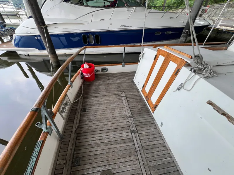 Slide: The Image of Grand Banks 36 Classic 1983 - 6