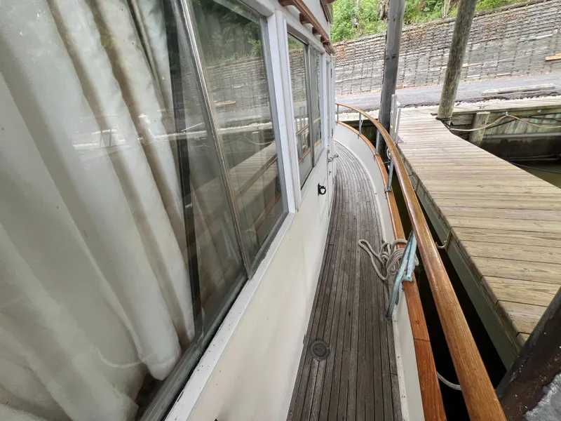 Slide: The Image of Grand Banks 36 Classic 1983 - 9