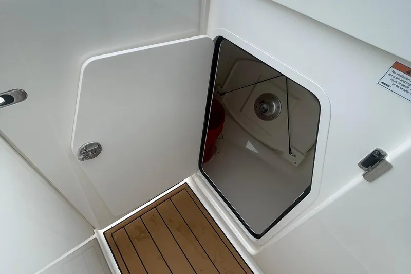 Slide: The Image of Boston Whaler 280 Vantage 2023 - 24