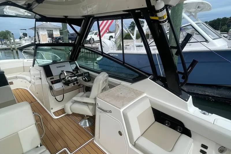 Slide: The Image of HELM SEATING & WETBAR W/STORAGE TO STBD. - 25