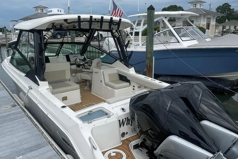 Slide: The Image of Boston Whaler 280 Vantage 2023 - 63