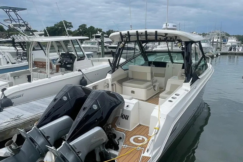 Slide: The Image of Boston Whaler 280 Vantage 2023 - 72