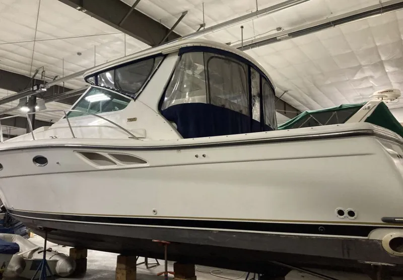 Slide: The Image of Tiara 3500 Open 2000 - 3