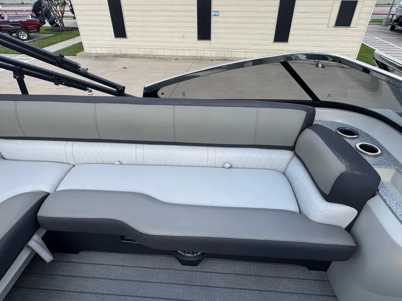 Slide: The Image of Tahoe CAS VRBW25T 2023 - 18