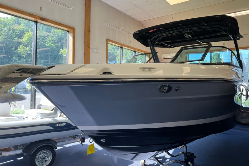 The Image of 2025 Sea Ray SLX 280 boat displayed indoors with large windows. - 12