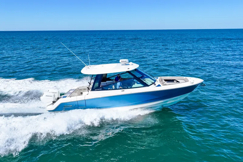 Slide: The Image of Boston Whaler 330 Vantage 2026 - 11