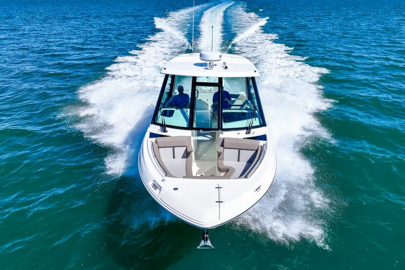Slide: The Image of Boston Whaler 330 Vantage 2026 - 18