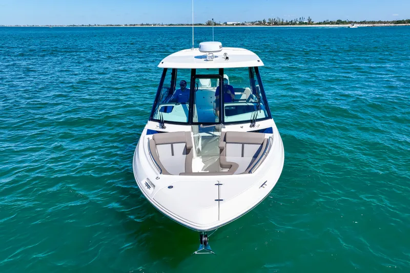 Slide: The Image of Boston Whaler 330 Vantage 2026 - 2