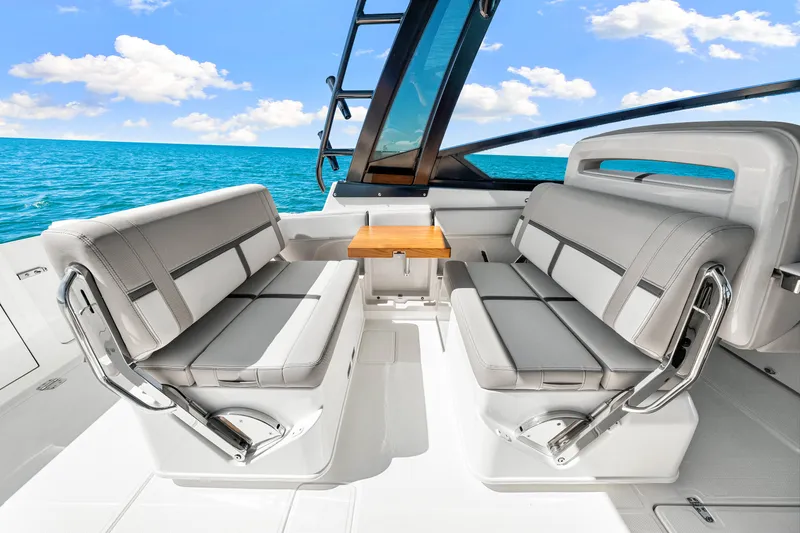 Slide: The Image of Boston Whaler 330 Vantage 2026 - 27