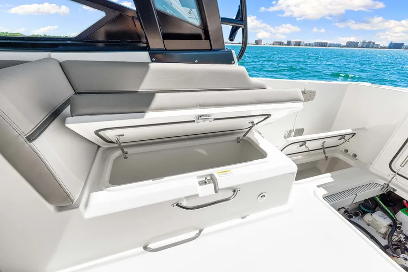 Slide: The Image of Boston Whaler 330 Vantage 2026 - 30