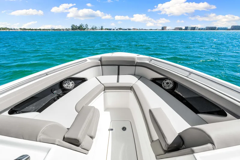 Slide: The Image of Boston Whaler 330 Vantage 2026 - 37
