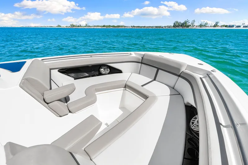 Slide: The Image of Boston Whaler 330 Vantage 2026 - 38