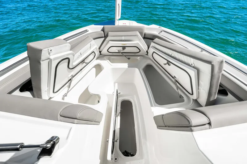 Slide: The Image of Boston Whaler 330 Vantage 2026 - 39