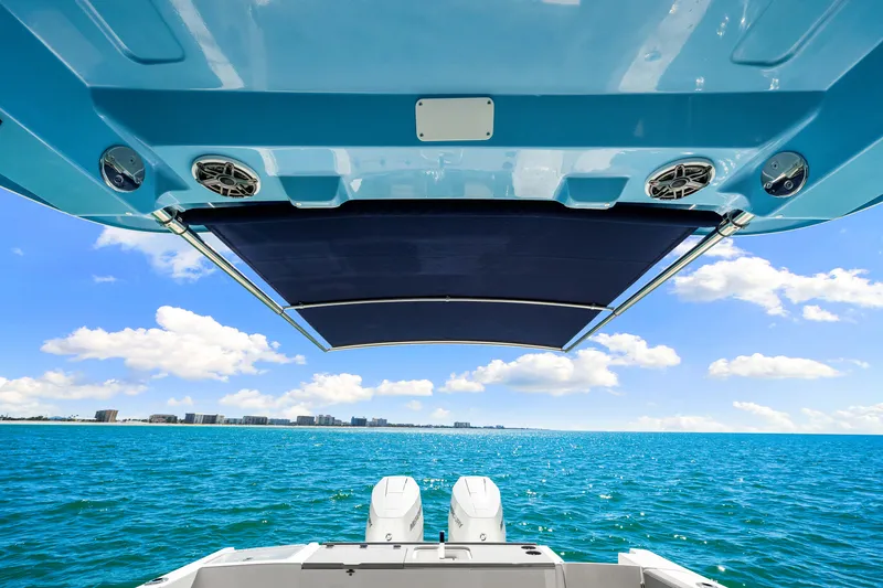 Slide: The Image of Boston Whaler 330 Vantage 2026 - 43