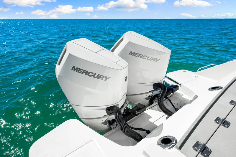 Slide: The Image of Boston Whaler 330 Vantage 2026 - 44