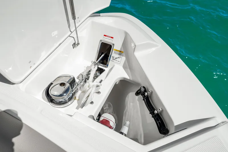 Slide: The Image of Boston Whaler 330 Vantage 2026 - 45