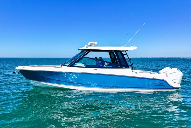 Slide: The Image of Boston Whaler 330 Vantage 2026 - 6