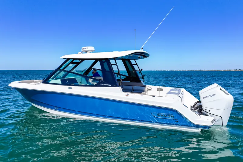 Slide: The Image of Boston Whaler 330 Vantage 2026 - 7