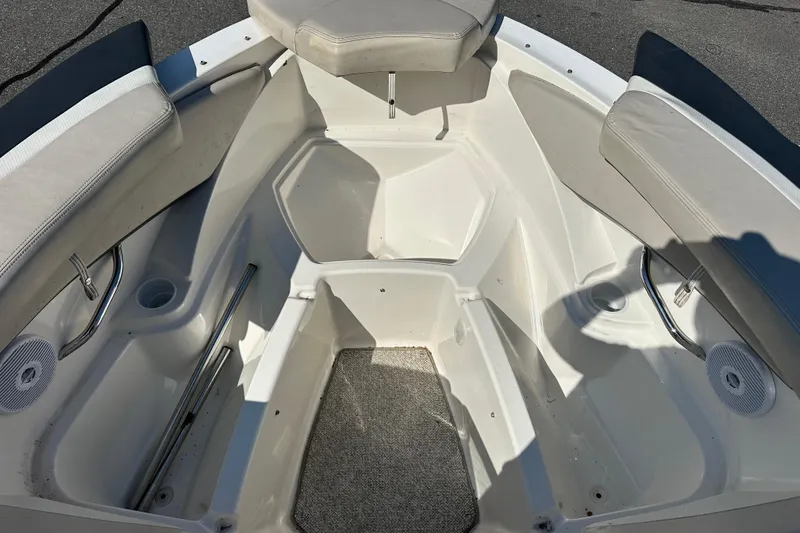 Slide: The Image of 2006 Larson Senza 206 boat interior with seating and cup holders. - 14