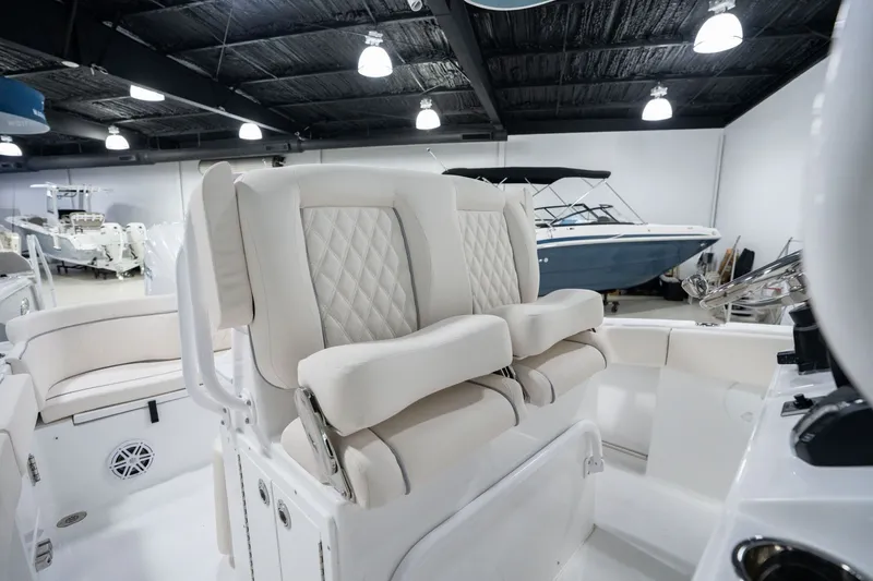 Slide: The Image of Sea Hunt Ultra 245 SE 2026 - 16