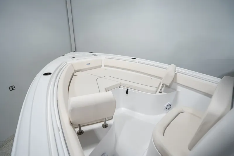 Slide: The Image of Sea Hunt Ultra 245 SE 2026 - 19