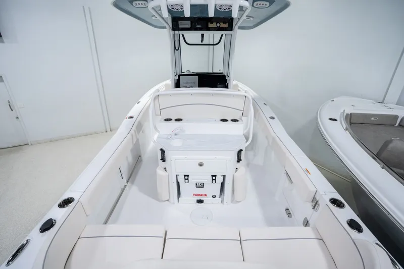 Slide: The Image of Sea Hunt Ultra 245 SE 2026 - 5