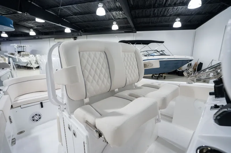 Slide: The Image of Sea Hunt Ultra 245 SE 2026 - 17