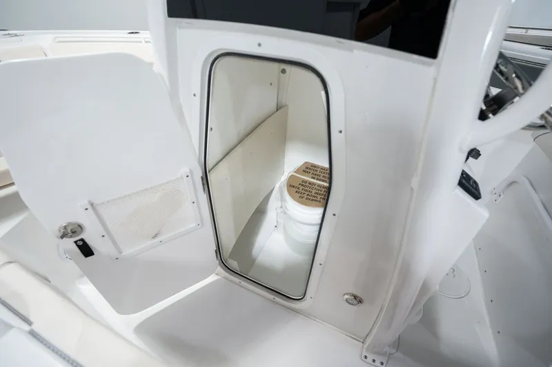 Slide: The Image of Sea Hunt Ultra 245 SE 2026 - 18