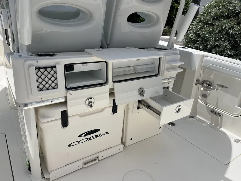 Slide: The Image of Cobia 265 Center Console 2026 - 13