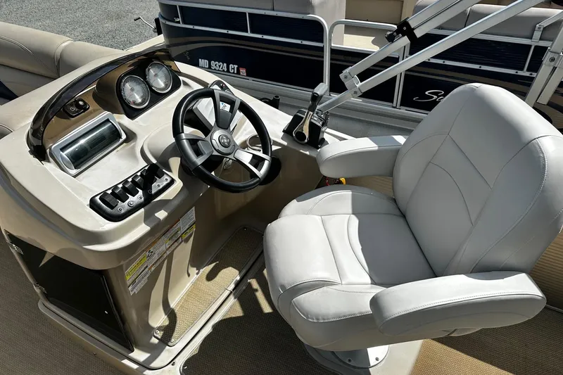 Slide: The Image of Captain's seat and helm of 2015 Godfrey Sweetwater PE 220 DLX Fish Coastal boat. - 4