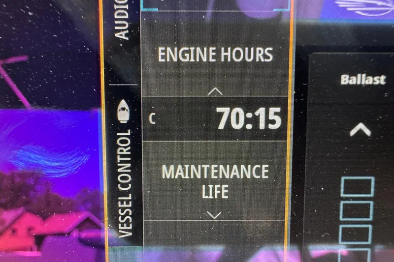 Slide: The Image of 2024 Chaparral 26 Surf engine hours display showing 70:15 hours. - 19