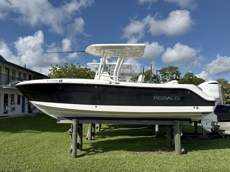 The Image of Robalo 240 Center Console 2015 - 0