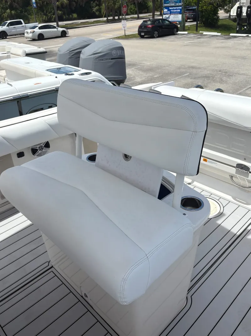 Slide: The Image of Robalo 240 Center Console 2015 - 10