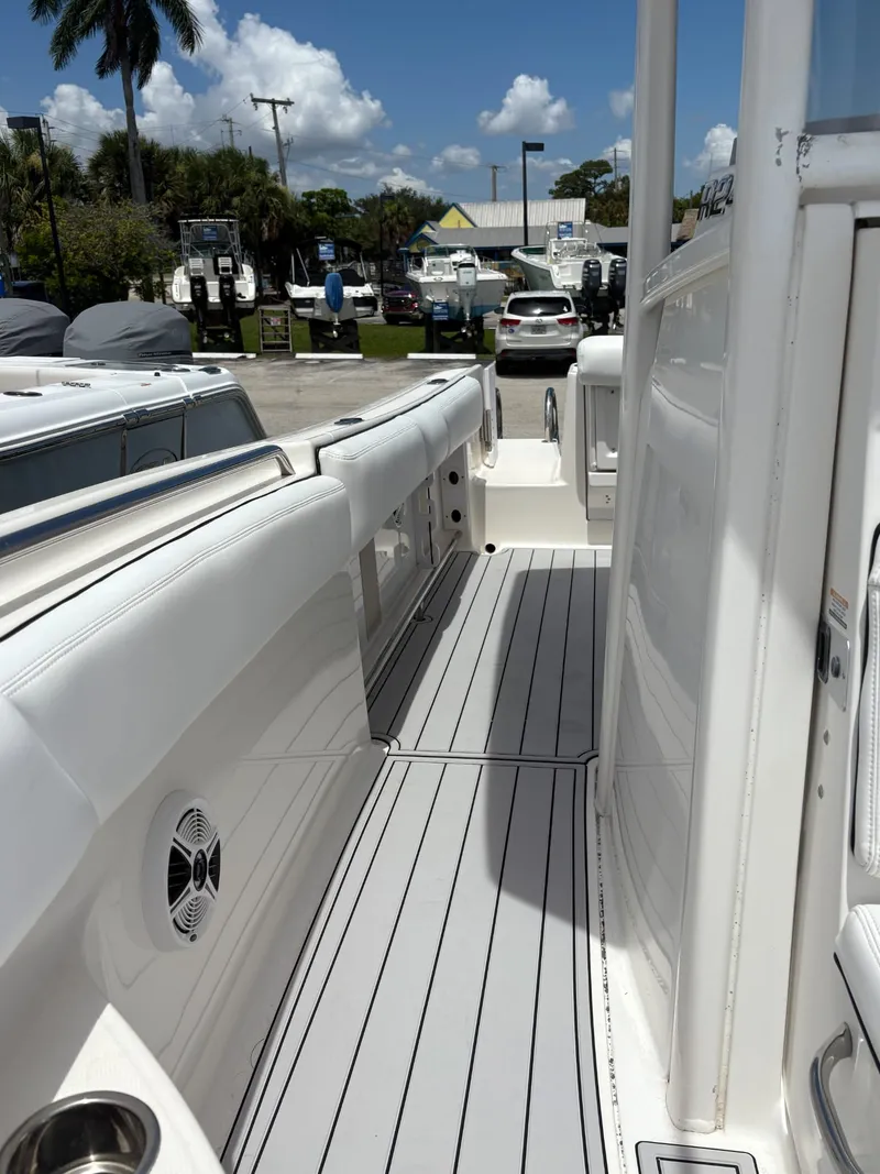 Slide: The Image of Robalo 240 Center Console 2015 - 11