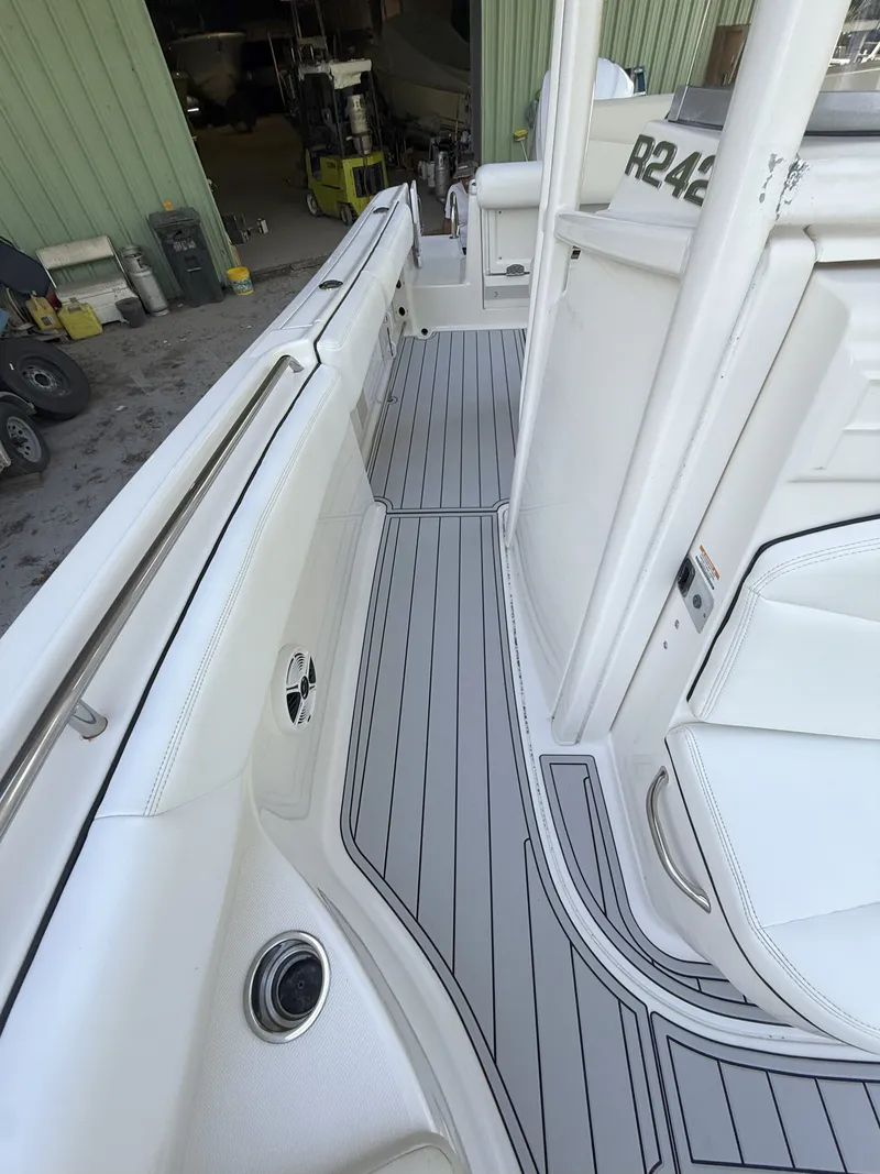 Slide: The Image of Robalo 240 Center Console 2015 - 12