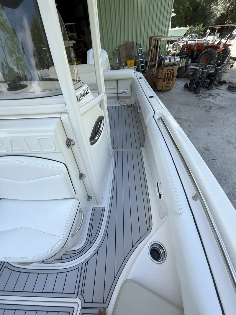 Slide: The Image of Robalo 240 Center Console 2015 - 13