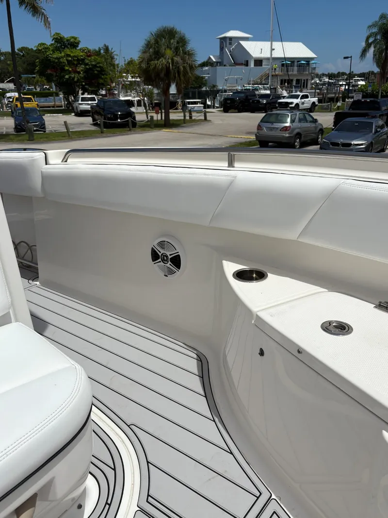 Slide: The Image of Robalo 240 Center Console 2015 - 18