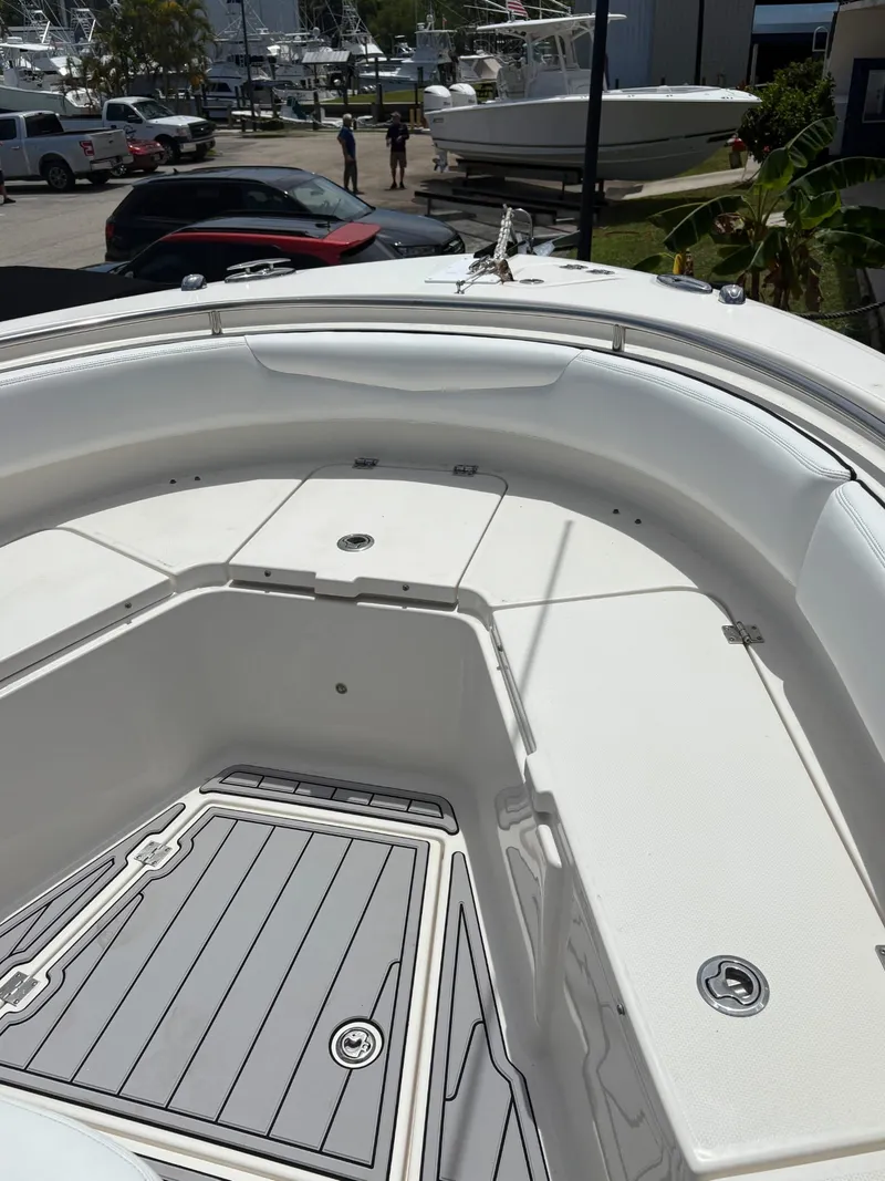 Slide: The Image of Robalo 240 Center Console 2015 - 19