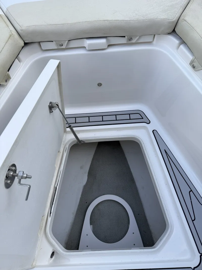 Slide: The Image of Robalo 240 Center Console 2015 - 22