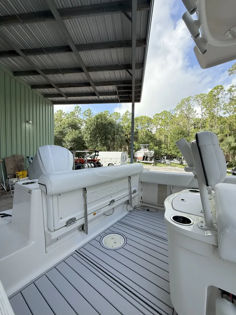 Slide: The Image of Robalo 240 Center Console 2015 - 27