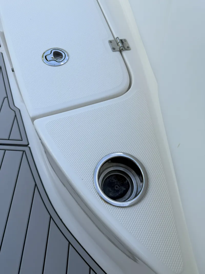 Slide: The Image of Robalo 240 Center Console 2015 - 30