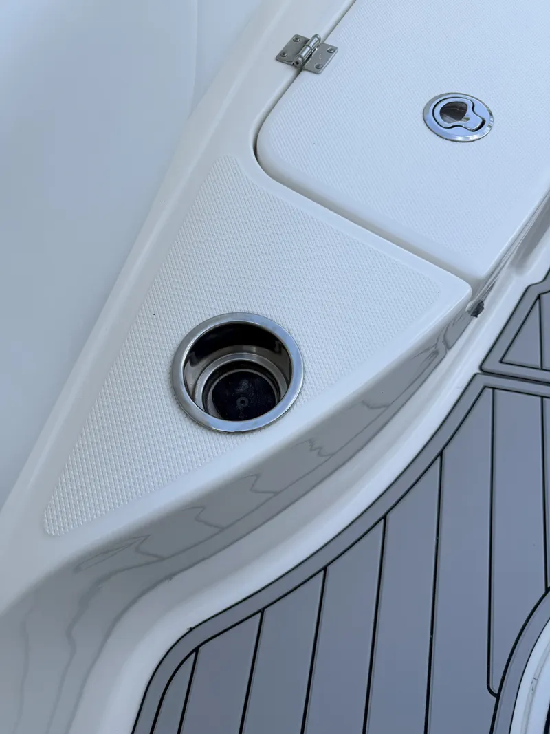 Slide: The Image of Robalo 240 Center Console 2015 - 31