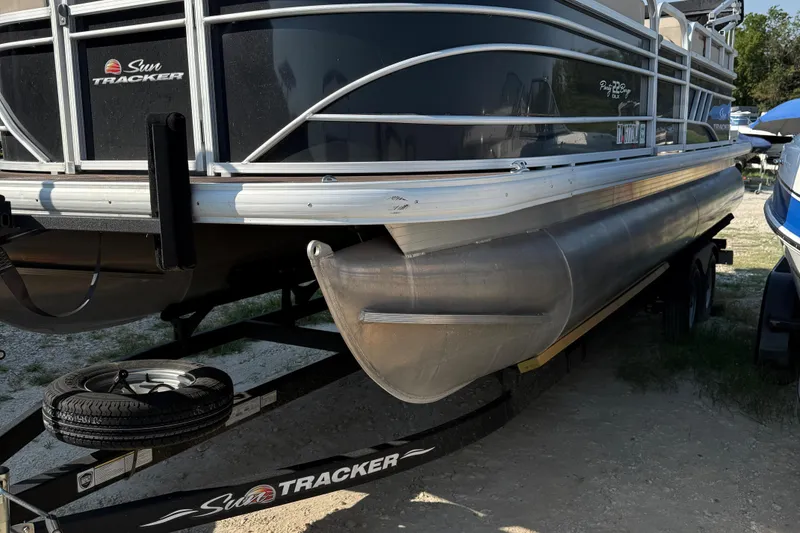 Slide: The Image of 2021 Sun Tracker Party Barge 22 DLX pontoon boat on trailer, side view. - 6