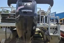 Slide: The Image of 2021 Sun Tracker Bass Buggy 18 DLX pontoon boat with 75 HP engine. - 7