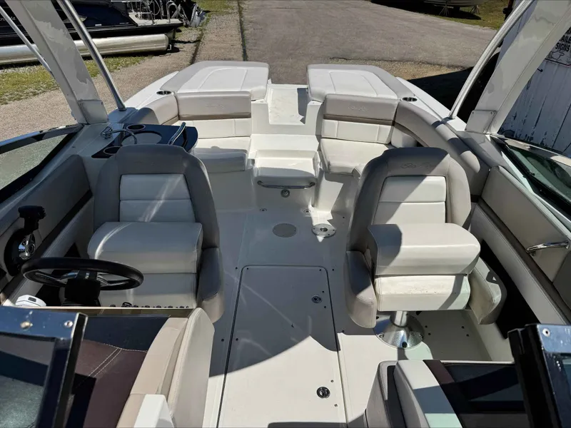 Slide: The Image of Sea Ray 250 SLX 2011 - 10