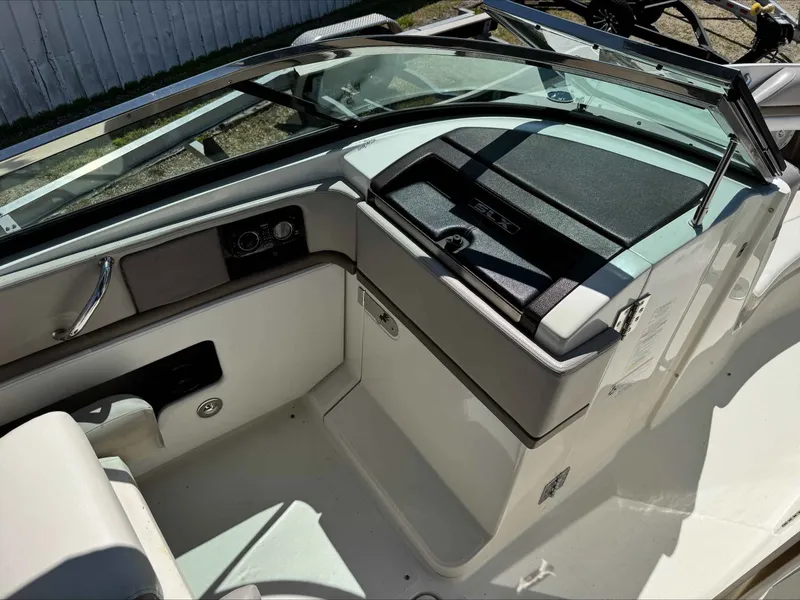 Slide: The Image of Sea Ray 250 SLX 2011 - 12